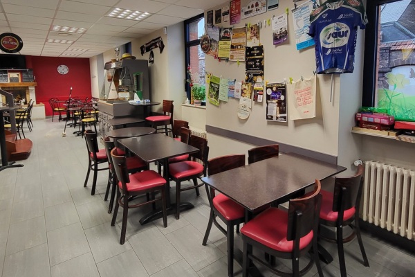 salle du restaurant de l'hotel de l'ouest montfort sur meu